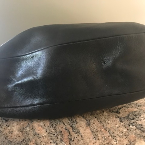 Authentic Gucci Leather Black Handbag - Picture 5 of 7